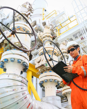IT-OT Convergence in the Oil and Gas Industry: Top Strategies and Benefits